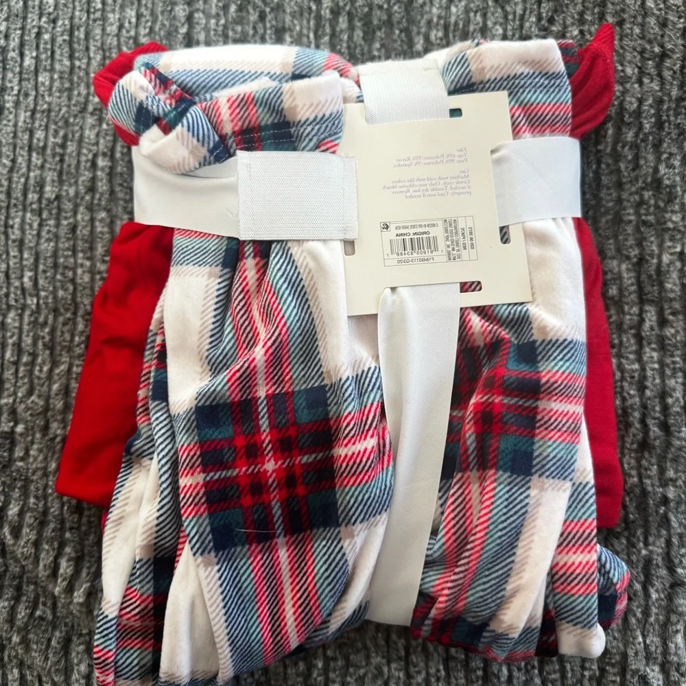 Stars Above Cozy 2-Piece Pajama Set – Red Top & Plaid Pants (XL) - Picture 3 of 3